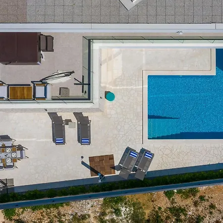 Quentin Holiday home *